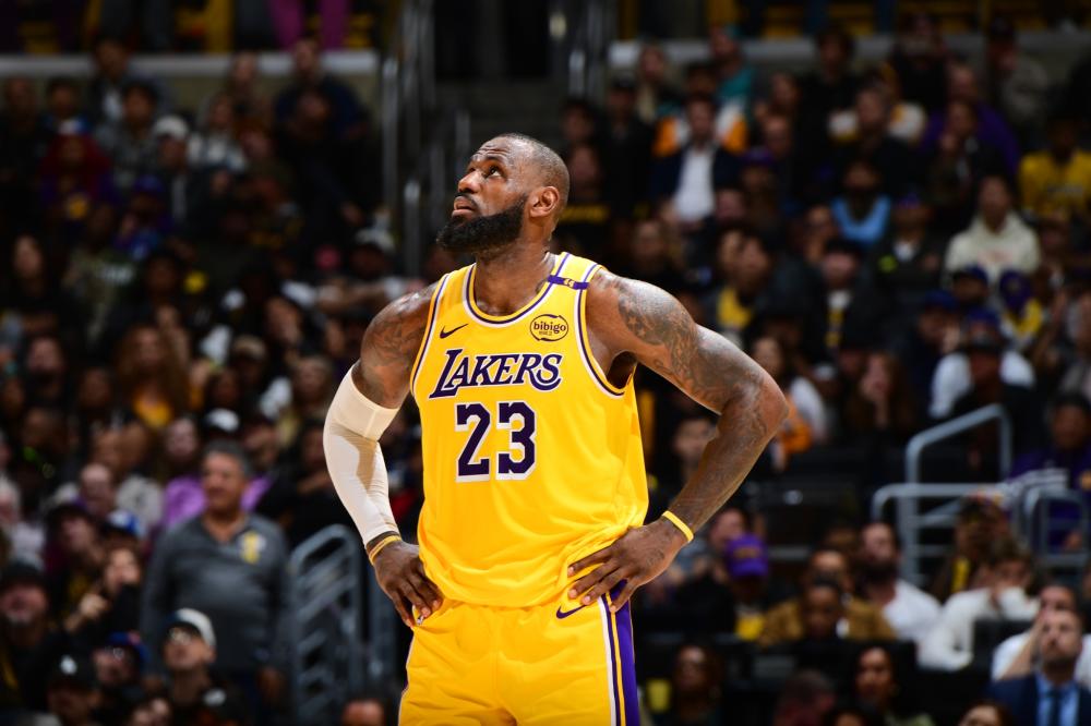 她不得不重 她不得不重